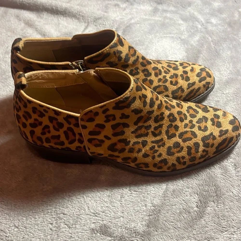 Xappeal leopard booties size 8.5